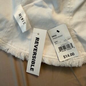 Mix It White Reversible Fringe Bucket Hat